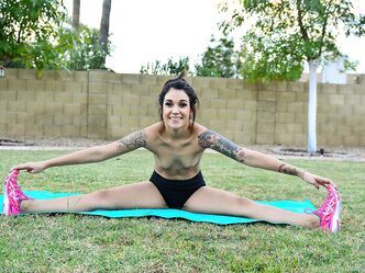 Petite cutie Jynx strips nude and flaunts her titties & shaved vagina outdoors