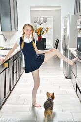 これが雌犬です、再び私はパンティーを着るのを忘れました！