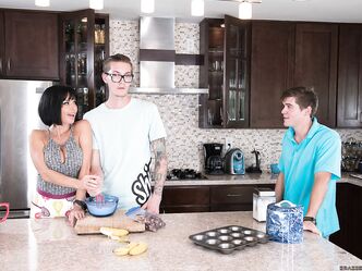 Huge titted mom Veronica Avluv gets screwed after kitchen titjob & blowjob