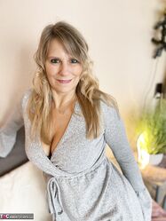 Middle-aged blonde Sweet Susi plays with her pussy after removing her leggings