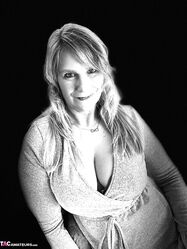 Middle-aged blonde Sweet Susi plays with her pussy after removing her leggings