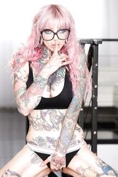 Pink-haired Sydnee Vicious turns on all fans of ear plugs, tattoos, and tits
