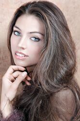 Fantastic babe with an angelic face Fergie A flaunts her bushy twat