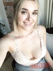 Analized Eva Stone, Yara Phoenix