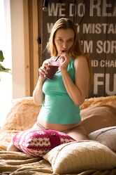 Ena stunningly present her sexiness on the bed