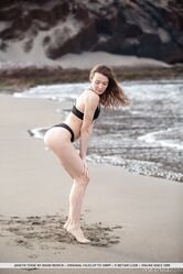 Janeth Tense captivatingly peels off her black bikini and uncovers her super