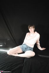 MatureCougarMILFPetiteEuropeanBrunettesGlassesLingerieStripteaseSolo