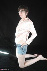MatureCougarMILFPetiteEuropeanBrunettesGlassesLingerieStripteaseSolo