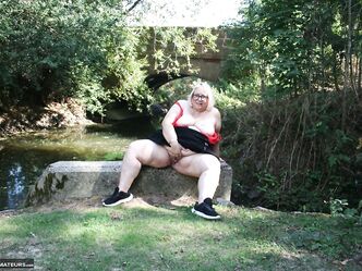 MILFBBWCurvyUnited KingdomBig AssMatureBlondesGlassesGrannyCougarTiny