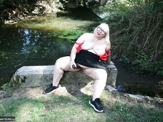 MILFBBWCurvyUnited KingdomBig AssMatureBlondesGlassesGrannyCougarTiny