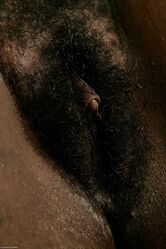 Chatte noire supermisive