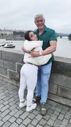 売春婦は行動のみを配ります
