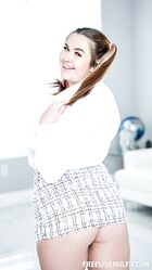 她为自己主动