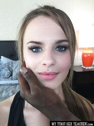 彼女は秘密を明らかにしました