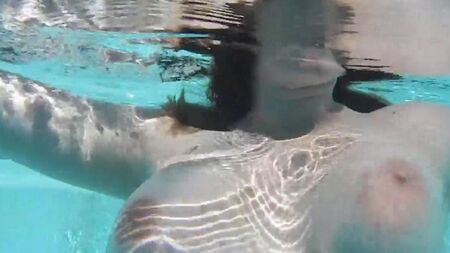 Masturbates a dildo in the pool