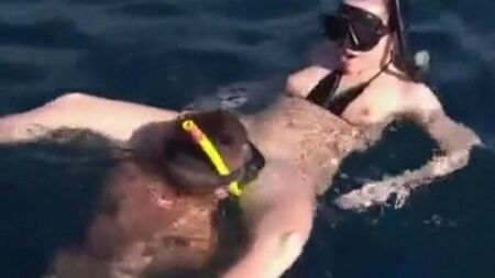 Aqualangists fuck at the depths of the sea