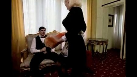 A mature chick dreamed of a hard trash with the owner