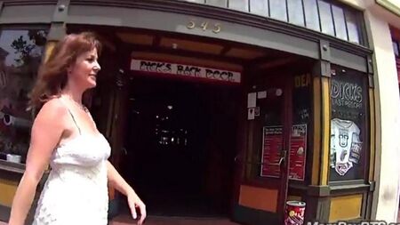 The mature showed boobs on the street and made a blowjob