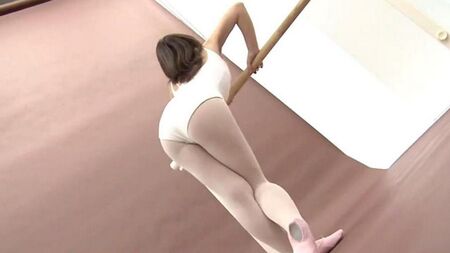 Spied in the locker room for the ballerina and removed on the camera