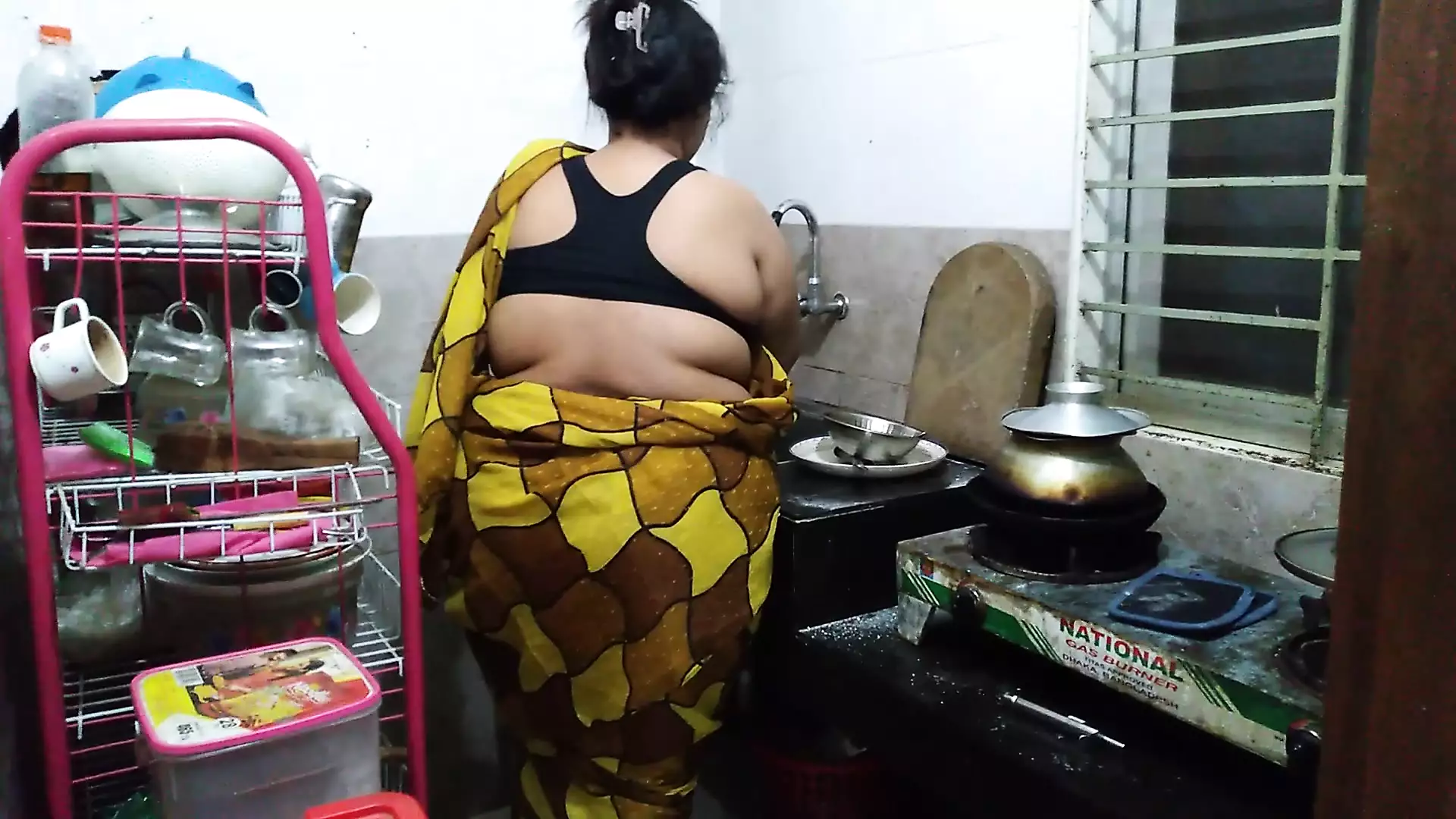 Kitchen Me Saree Pahana Desi Hot Aunty Ki Chudai - (55 Year Old Tamil Aunty  Fucks In The Kitchen) - XXXi.PORN Video