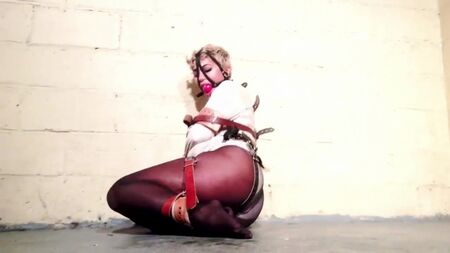 Enchantress Sahrye, Straitjacket Frogtie