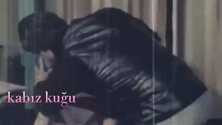 Yesilcam Erotik Filmi Kizida Anasi Gibi Kesilen Porno Sahnes