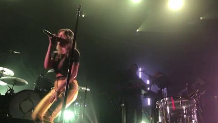 Tove Lo Topless - Talking Body [LIVE] 2017