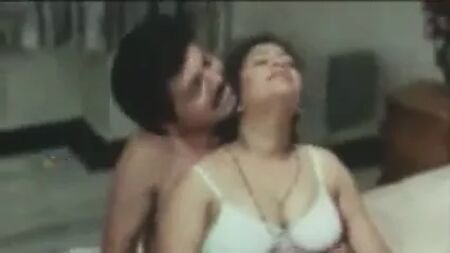 Mallu Hot Aunty trapped