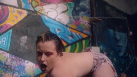 Valentine Payen, Agata Kay, Nues dans Trip (2019)