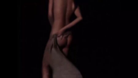 Catwalk model naked wardrobe malfunction