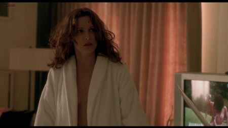 Эрин Дэниэлс (Erin Daniels nude scenes in "One Hour Photo" 2002)