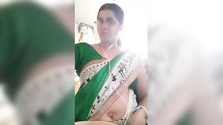 Tamil hot teacher showing her boobs and navel to her bf