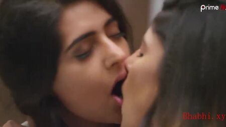Shiny Dixit Lesbian Scene in Junoon e Ishq.mp4