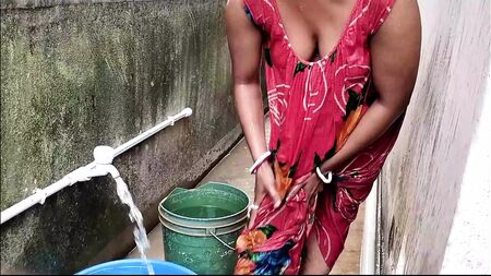 wife ko chuda jab vo bahar balkani me nha rhi rhi, hindi HD porn video sex