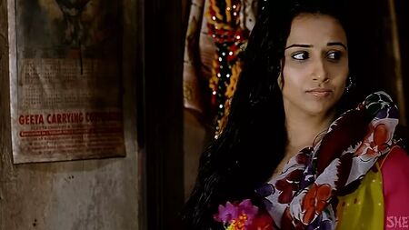 Vidya Balan Hot In Ishqiya