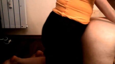 Pegging in yoga pants