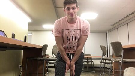 College jock jerks off in the common early in the morning