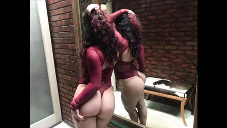 Big booty model Mida Mae's nude outdoor photoshoot BTS