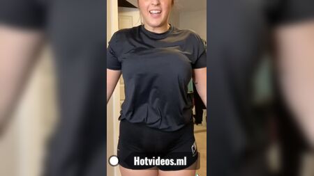 Tati Xo Showing Her Big Natural Tits