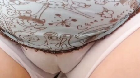 Mature mom in knickers, cameltoe, amateur, close-up