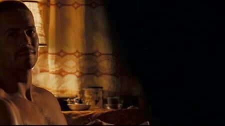 Jessica Alba in Into The Blue (Cameltoe)