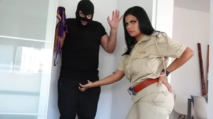 Sex Video Chor - Police wali ne chor ko apne boobs se dhoodh pilaya aur choda - XXXi.PORN  Video