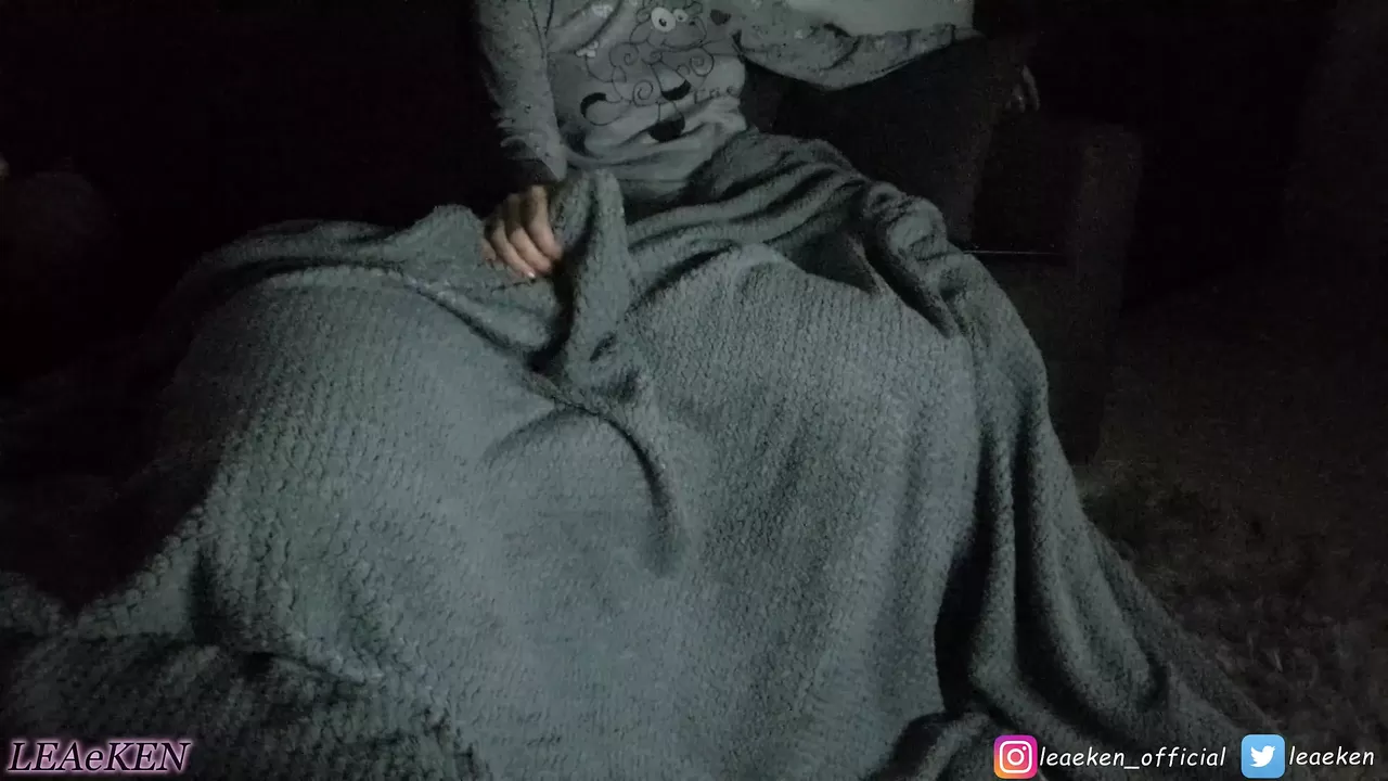 Horror movie night, blanket and cumshot. The best! - XXXi.PORN Video