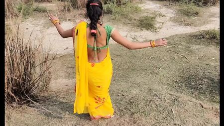 Indian 18 Years Old Village Outdoor Sex In Khet Natural Big Ass Show In Clear hindi Voice