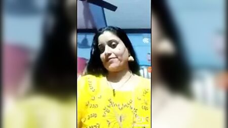 Facebookhot, aunty HEMA shows her nude body in Facebook call
