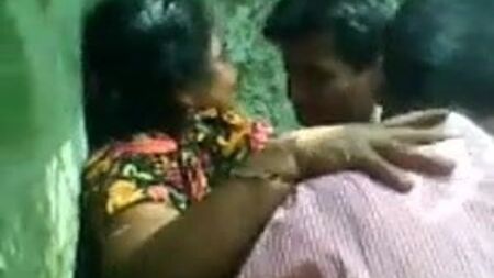 Budhi ko pakad ke kone me toka