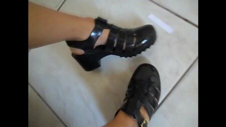 Melissa Petit Jolie no pe da novinha Jelly sandal