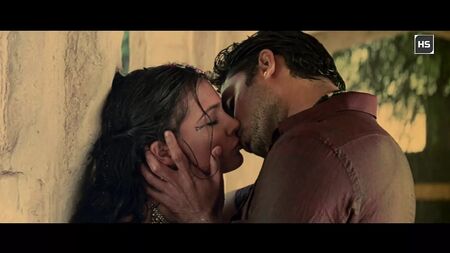 Lara Dutta – Hot Kissing Scenes 1080p