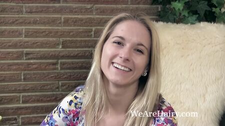 Naomi strips naked while giving an interview