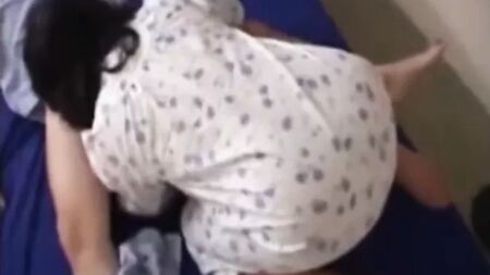 Japanese BBW Mature mother and not her son